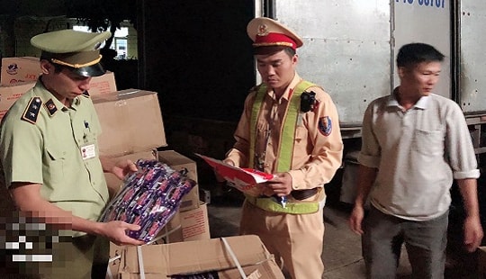 Bắt giữ, tiêu hủy hàng tấn hàng hóa không rõ nguồn gốc