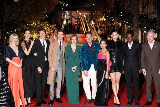 Dàn "phù thủy" quyền năng của Sinh vật huyền bí hội tụ tại Paris