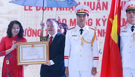 Trường THPT Phan Đình Phùng đón nhận Huân chương Lao động hạng Ba và kỷ niệm 45 năm thành lập