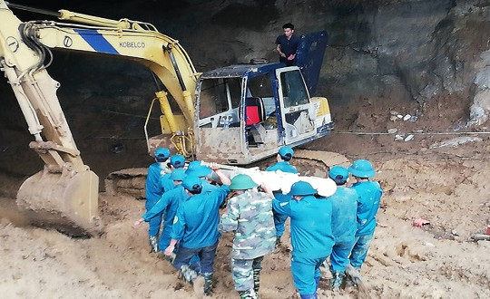 Tìm thấy thi thể một phu vàng mắc kẹt ở Hòa Bình