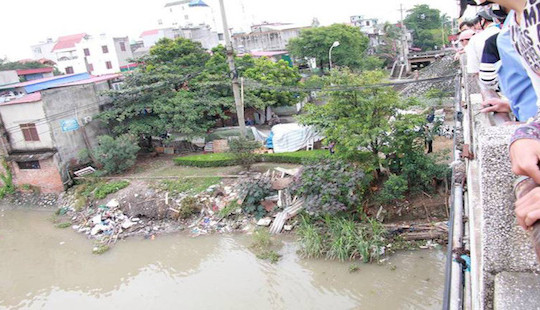 Thi thể nữ giới không còn nguyên vẹn trôi trên sông