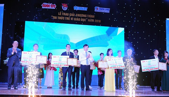 4 công trình xuất sắc của chương trình Tri thức trẻ vì giáo dục năm 2018 nhận giải thưởng 100 triệu đồng