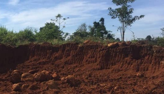 Chủ tịch xã bị đánh khi đi xử lý khai thác đất trái phép