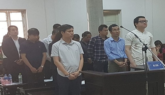 Hàng loạt cựu cán bộ ngân hàng hầu tòa vì tiếp tay cho nguyên Chủ tịch HĐQT lừa đảo