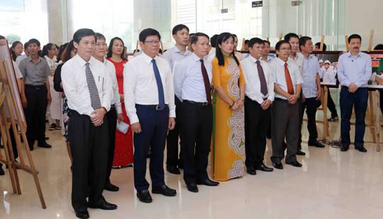 Khai mạc Triển lãm ảnh “Biển đảo Tổ quốc”