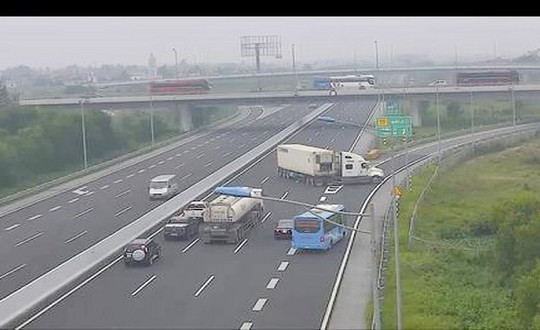 Ô tô đi ngược chiều, đi lùi trên cao tốc sẽ bị xử lý nghiêm