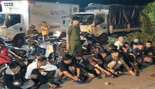Tạm giữ 24 đối tượng đua xe và cổ vũ đua xe trái phép