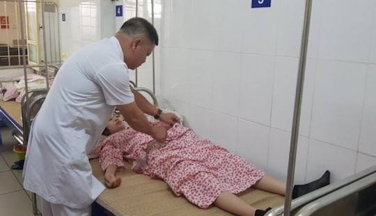 Nhiễm khuẩn sau sinh, sản phụ phải mang 6 lít mủ trong ổ bụng