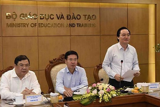 Xây dựng các chương trình giảng dạy và tài liệu hướng dẫn cho giáo viên về phòng chống tham nhũng