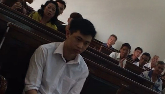 Xét xử vụ giết người sau tiếng nẹt pô xe tại Đồng Nai: Nhiều mâu thuẫn chưa đối chất, tòa trả hồ sơ điều tra bổ sung