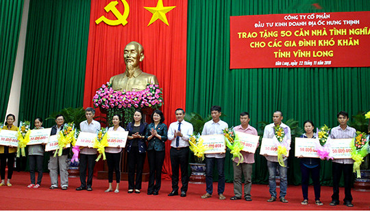 Phó Chủ tịch nước Đặng Thị Ngọc Thịnh trao nhà tình nghĩa tại Vĩnh Long