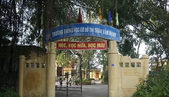 Phụ huynh tố giáo viên đuổi học sinh ra khỏi tiết học ở Hà Nội: Đâu là sự thật?