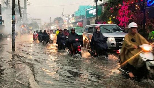 Khẩn: Học sinh TP.HCM nghỉ học ngày mai (26/11) để tránh bão