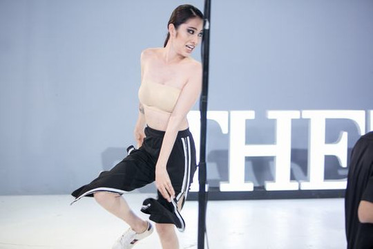 Lệ Nam “3 chân 4 cẳng” chạy khỏi trường quay khi thấy trăn và rắn