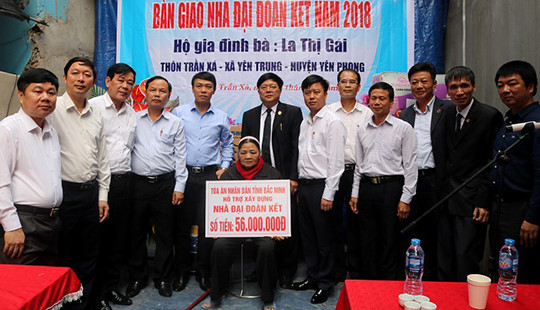 TAND tỉnh Bắc Ninh trao tặng nhà đại đoàn kết cho hộ gia đình nghèo