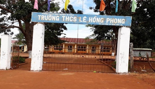 Truy tìm đối tượng đập vỡ cửa kính trường học