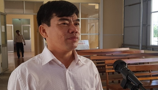 Vợ không được cử đi học, chồng đe dọa giết Hiệu trưởng