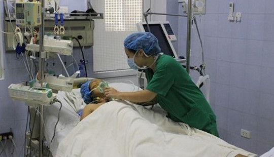 Phát hoảng với mạch máu phình to như cái bát của người phụ nữ