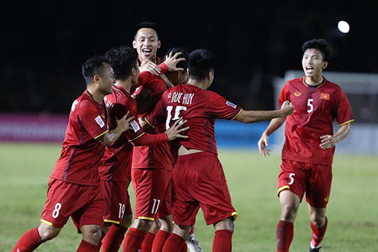 "Song Đức" ghi bàn giúp Việt Nam giành chiến thắng 2-1 trước Philippines