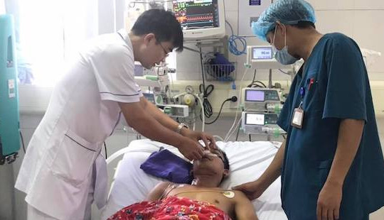4 giờ căng thẳng cứu nam thanh niên bị điện giật ngưng tim, ngưng thở