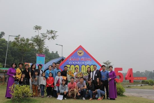 Làng Văn hóa - Du lịch các dân tộc Việt Nam  cán mốc nửa triệu khách năm 2018