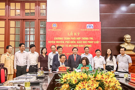 TANDTC và Ủy ban ATGTQG ký kết Chương trình phối hợp thông tin, tuyên truyền, phổ biến, giáo dục pháp luật