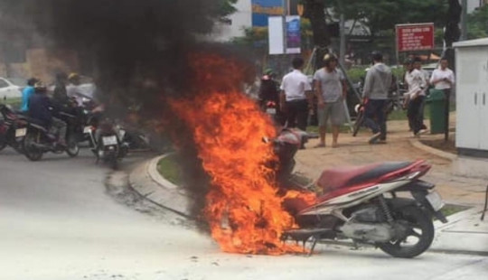 Lai dắt tàu cá bị hỏng máy, trôi dạt trên biển vào bờ an toàn