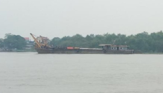Vỏ lãi va chạm sà lan, 1 người chết và 1 người mất tích
