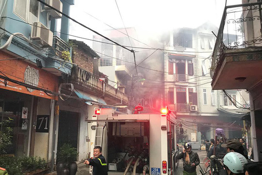 Cháy lớn tại quán karaoke trong ngõ hẹp ở Hà Nội