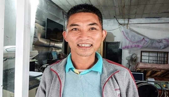 Thầy giáo thể dục bắt xe đi trả lại tài sản cho người bị mất