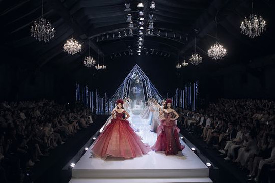 Tiểu Vy – Đỗ Mỹ Linh: Khi song hậu hợp bích