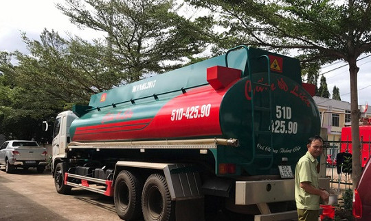 Tạm giữ xe bồn chở 20.000 lít xăng không nguồn gốc