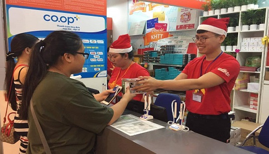 Các siêu thị của Saigon Co.op khuyến mãi mừng chiến thắng Việt Nam
