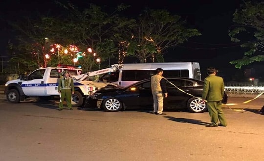 Tài xế say rượu đâm CSGT đang làm nhiệm vụ bị thương