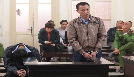 Rủ bạn gái vào nhà nghỉ chơi ma túy đá thì bị bắt