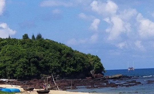 Tắm biển ở Quảng Nam, người đàn ông bị sóng cuốn vào Bình Định