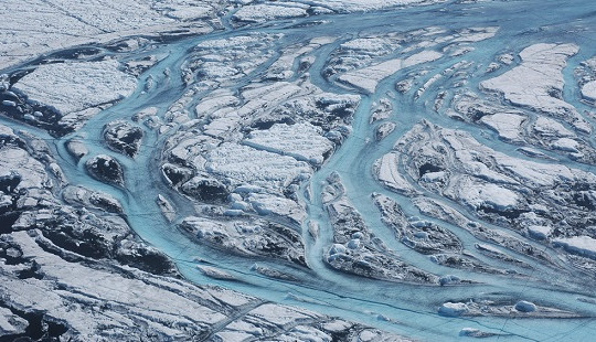 Băng trên đảo Greenland tan chảy giữa mùa đông lạnh giá