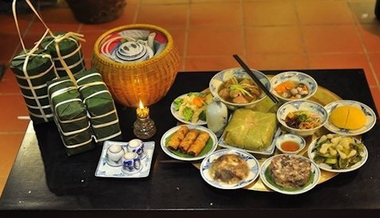 Người Việt chuẩn bị gì để đón Tết cổ truyền?