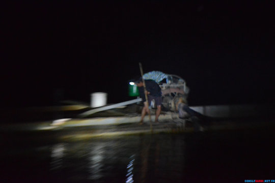 Cận cảnh người dân truy đuổi “ cát tặc” lộng hành trên sông Bồ