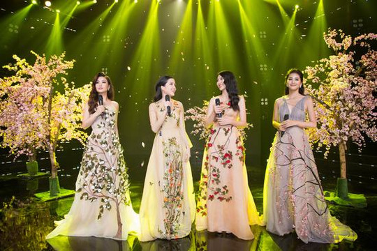Hoa hậu Tiểu Vy cùng các người đẹp cất tiếng hát chào đón năm mới