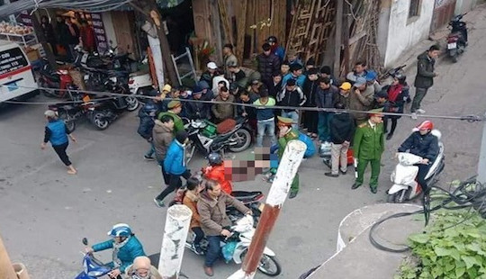 Người đàn ông mặc áo Grab bất ngờ chết gục giữa đường