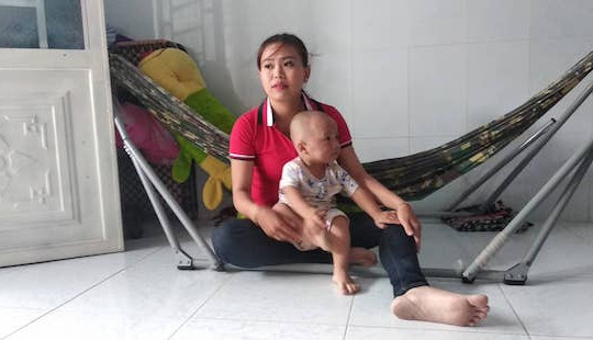 Vụ bé trai 19 tháng tuổi bị đánh: Gia đình không chấp nhận lời xin lỗi và yêu cầu điều tra xử lý
