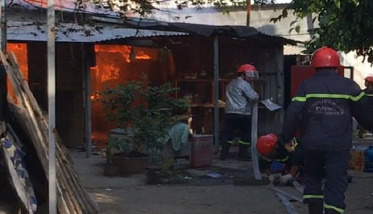 TP HCM: Dãy nhà trọ cùng nhiều tài sản bị thiêu rụi