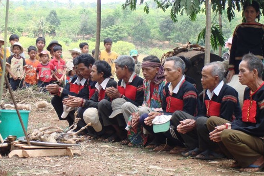 Rà soát VBQPPL thực hiện nếp sống văn minh trong việc cưới, việc tang và lễ hội