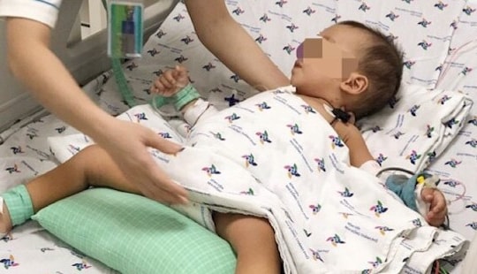Bé 15 tháng tuổi nguy kịch vì uống nhầm thuốc trừ sâu
