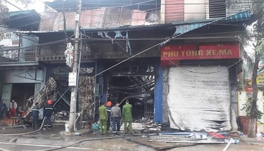 Cháy cửa hàng phụ tùng xe máy, 30 tỷ đồng bị thiêu rụi