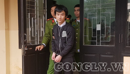 Mang dao đi cướp tài sản để lấy tiền trả cho mẹ