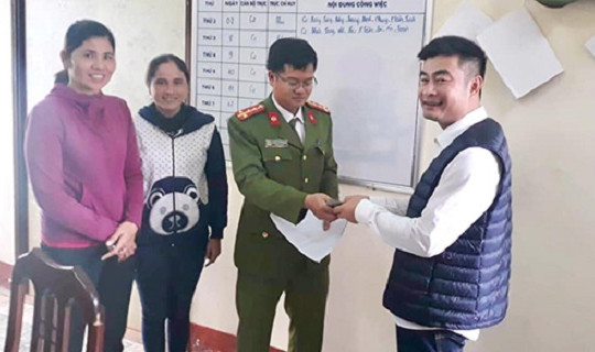 Hai chị em bán hàng rong trả lại chiếc ví đựng hơn 40 triệu đồng
