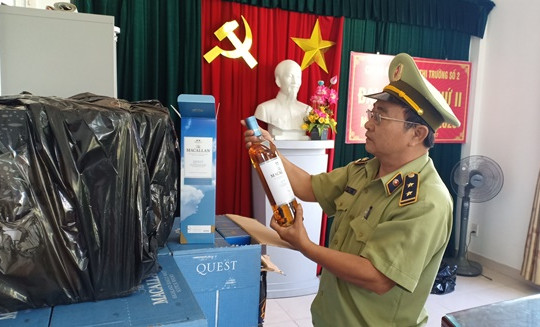 Bắt giữ hơn 600 chai rượu ngoại không rõ nguồn gốc