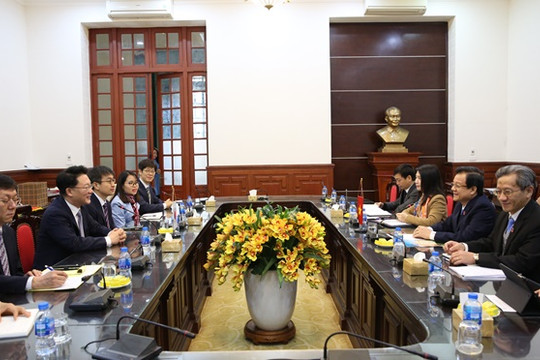 Phó Chánh án TANDTC Lê Hồng Quang tiếp Đoàn chuyên gia Hàn Quốc